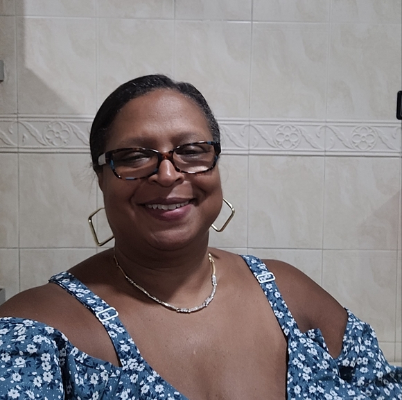 Meet your Posher, Kim - Picture 3 of 3